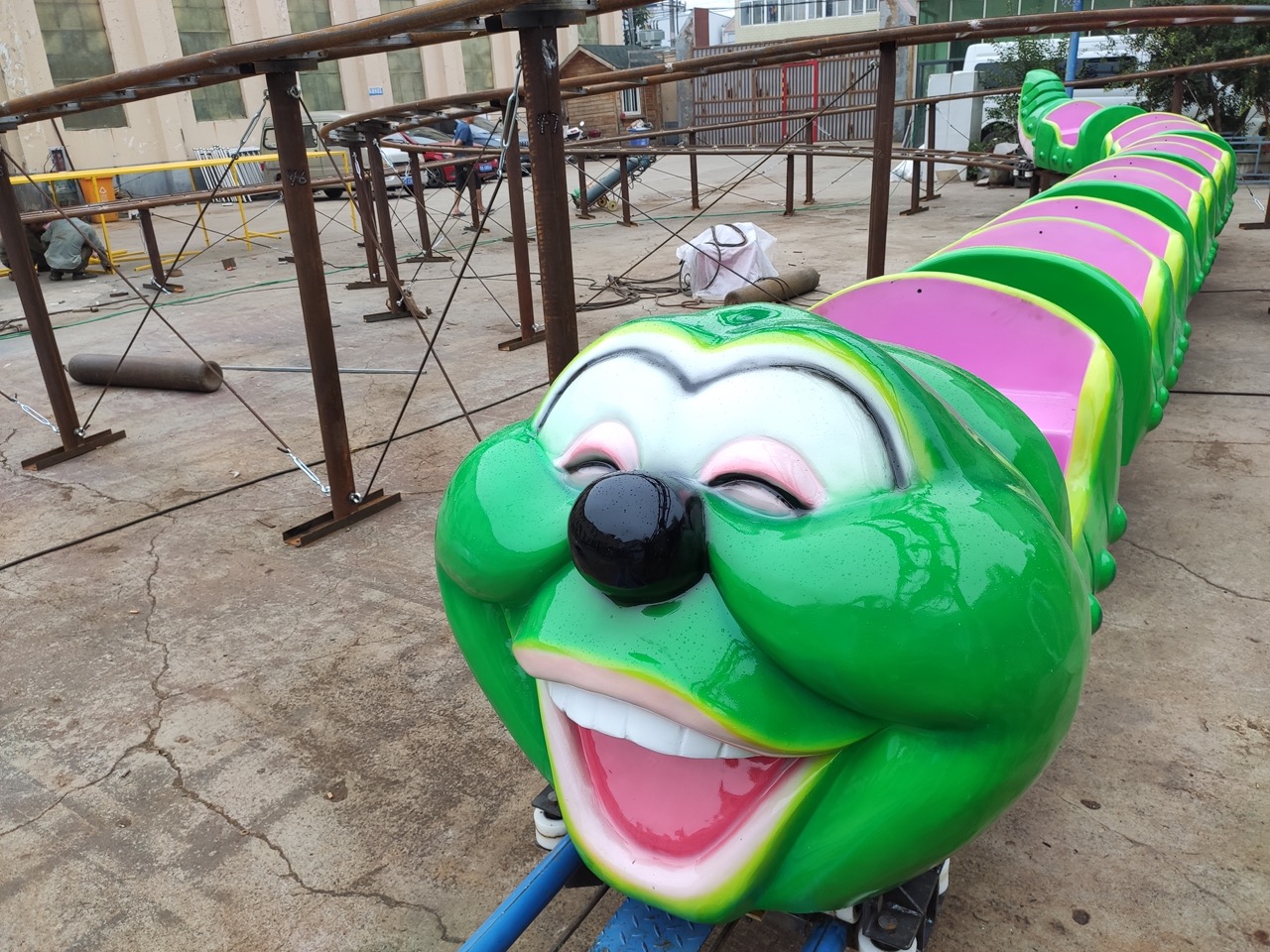 Paseos de carnaval en montaña rusa Worm de 18 asientos a la venta