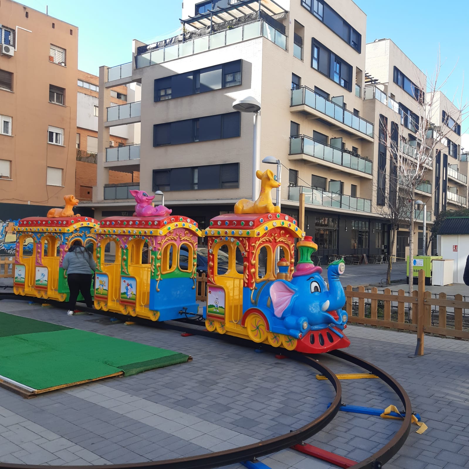 Paseos en carnaval en tren con vías de elefante de 16 asientos a la venta