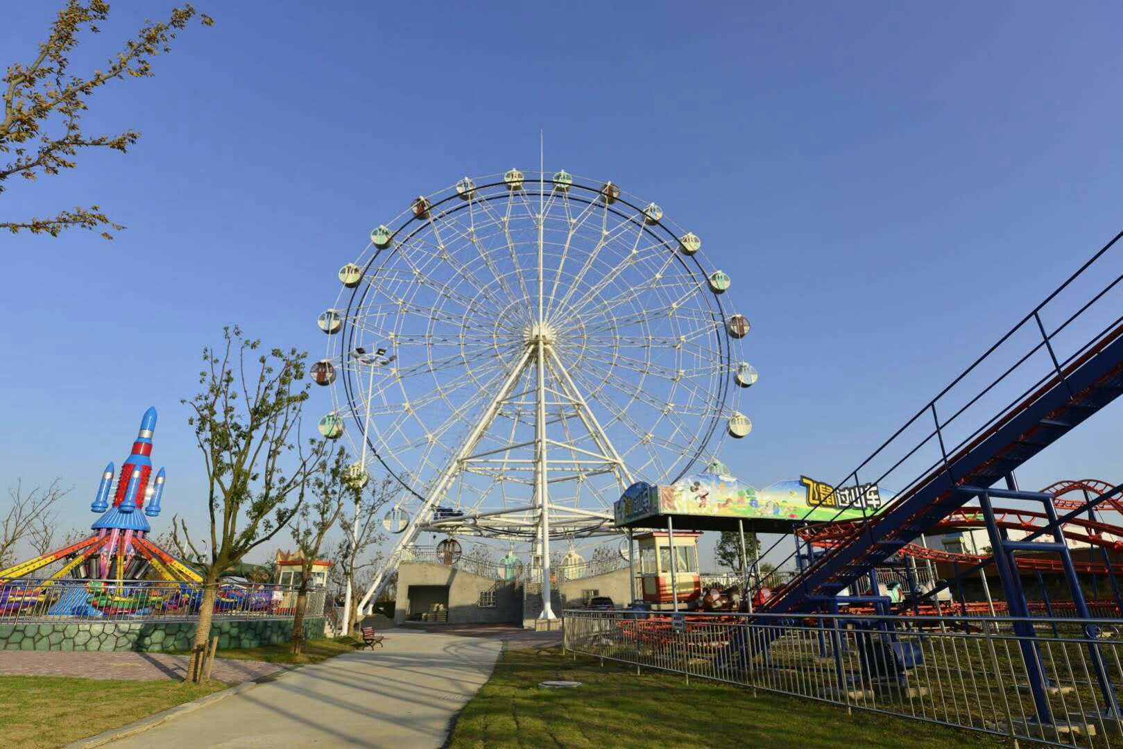 Paseos en noria de 42metros a la venta