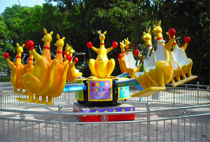 Se venden atracciones de carnaval con canguros saltadores de 12 asientos