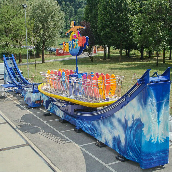 Se venden atracciones de carnaval de surf