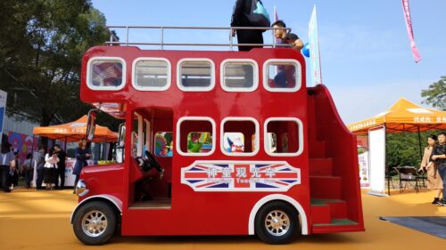 Se venden atracciones de carnaval en autobús loco con 16 asientos